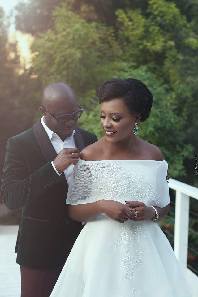 New Fashion Shawl Lalpel Side Vent Dark Green Velvet Groom Tuxedos Men Wedding Blazer Men Dinner Prom Business Suit(Jacket+Pants+Tie)1036