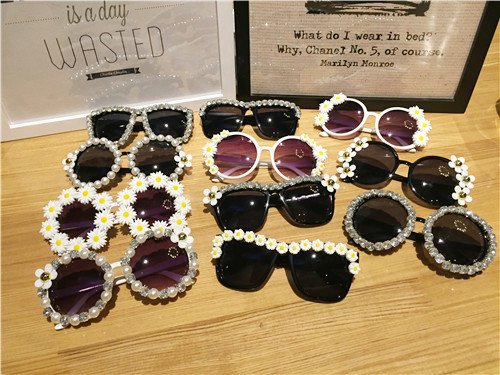 Beach Women Sunglas… - image