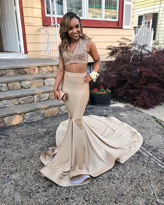 Two Pieces Prom Dresses for Girls V Neck Mermaid Evening Party Dress with Appliques Beaded Black Girls Graduation Wear, Dark green
Two Pieces Prom Dresses for Girls V Neck Mermaid Evening Party Dress with Appliques Beaded Black Girls Graduation Wear, Dark green