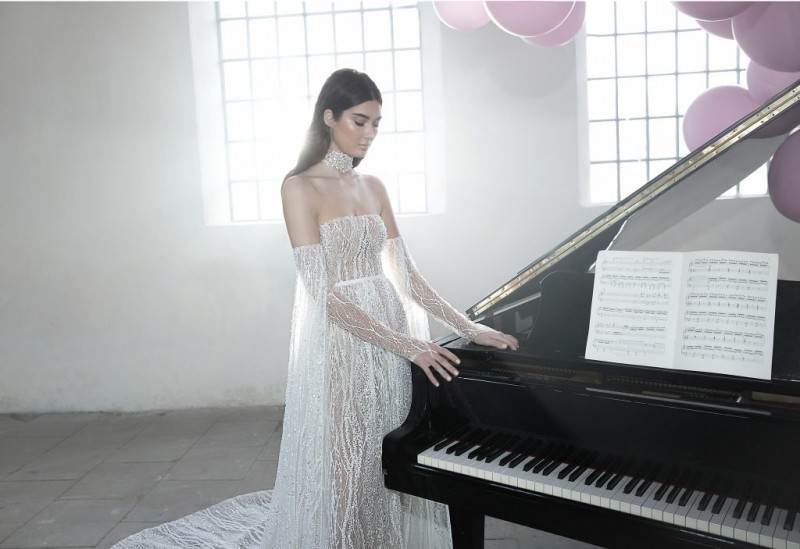 Lee Petra 2019 Sparkly A Line Wedding Dresses Strapless High Side Split Lace Appliqued Illusion Bodice Long Train Bridal Gowns