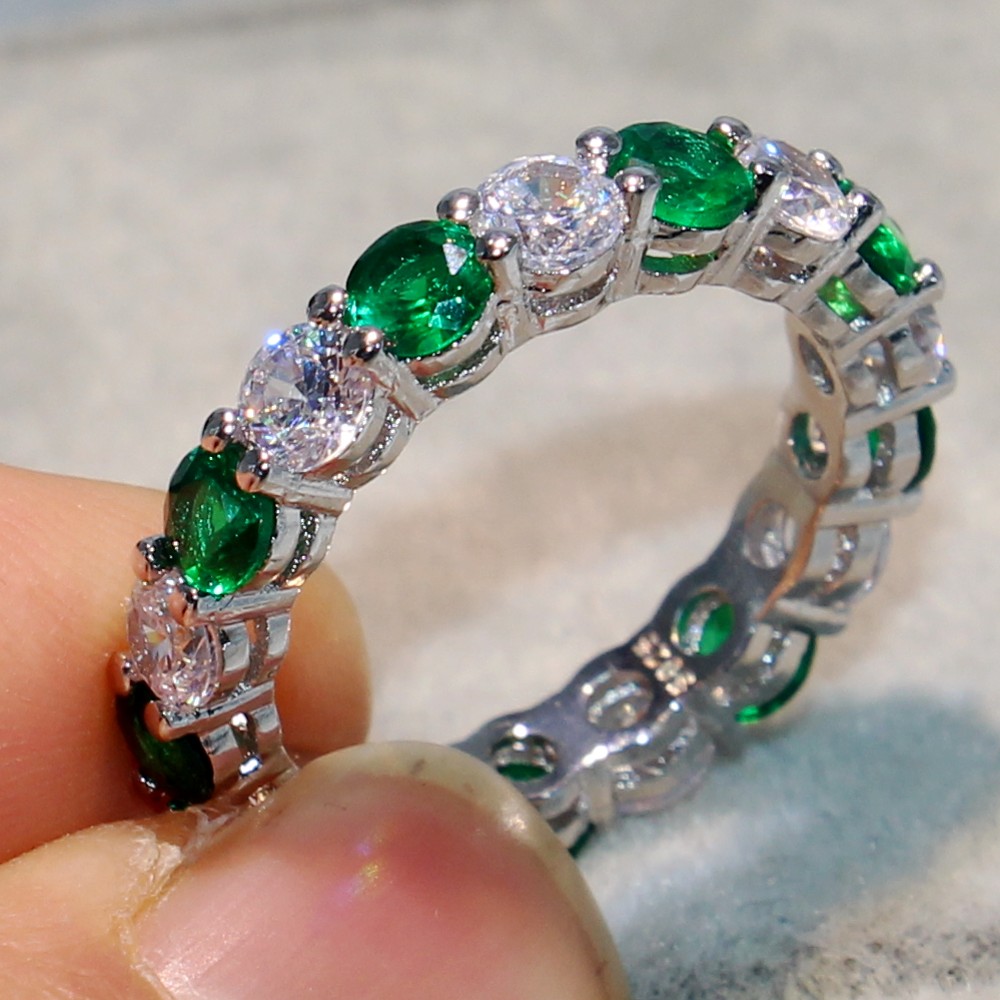 2025 Hot Sparkling Brand New Luxury Jewelry 925 Sterling Silver Round Cut Emerald Zirconia Popular Women Designer Wedding Band Circle Ring Gift CZ