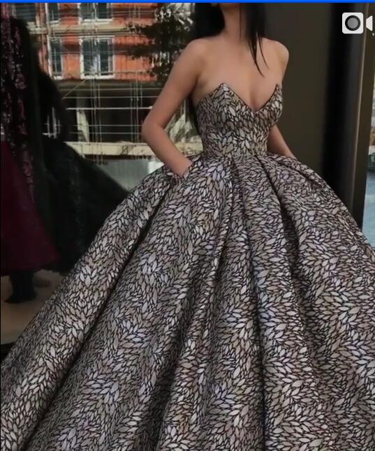 Evening dress Yousef aljasmi Kim kardashian Sleevesless Strapless Pleated Ball gown Almoda gianninaazar ZuhLair murad, Same with picture
Evening dress Yousef aljasmi Kim kardashian Sleevesless Strapless Pleated Ball gown Almoda gianninaazar ZuhLair murad, Same with picture