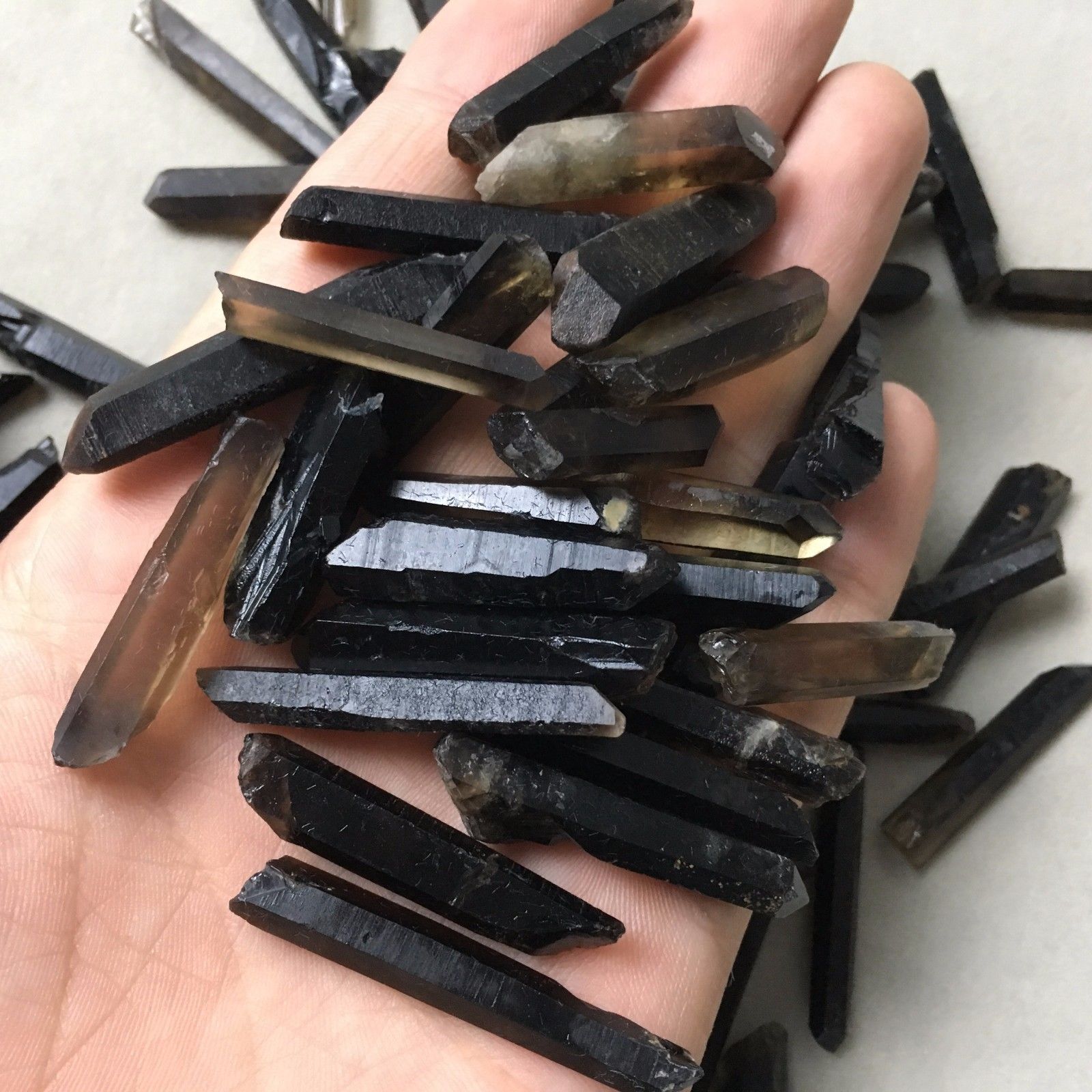 FREE SHIPPING Wholesale 100g High Quality Bulk Small Points Smoky Quartz Crystal Mineral Healing reiki & good lucky energy Mineral Wand
FREE SHIPPING Wholesale 100g High Quality Bulk Small Points Smoky Quartz Crystal Mineral Healing reiki & good lucky energy Mineral Wand