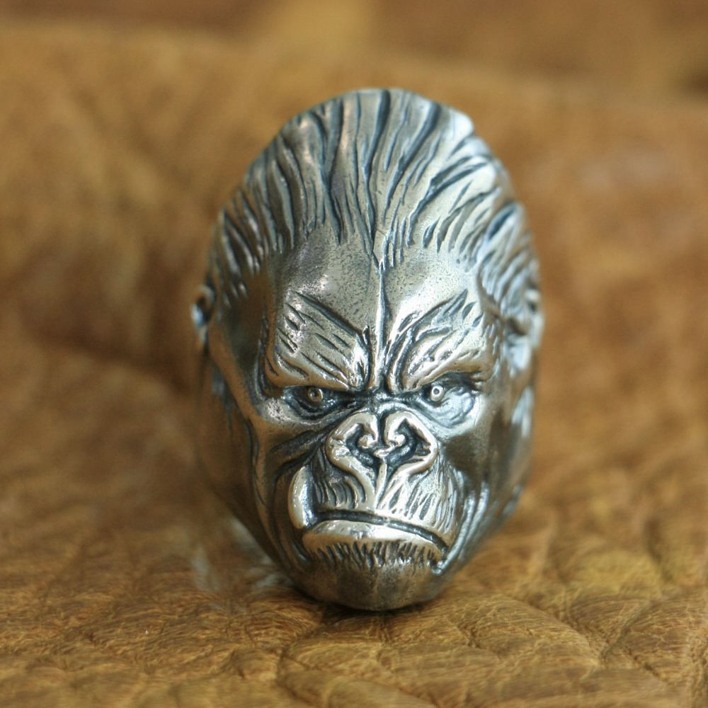 LINSION 925 Sterling Silver King Kong Ring Mens Biker Punk APE King Ring TA117 US Size 7 to 15, Golden;silver
LINSION 925 Sterling Silver King Kong Ring Mens Biker Punk APE King Ring TA117 US Size 7 to 15, Golden;silver