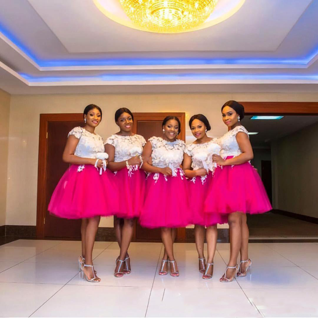 Sexy Scoop 2019 Two Colors Bridesmaid Dresses White Lace Appliques Fuchsia Tulle Homecoming Dresses Short Wedding Guest Dresses for Party
Sexy Scoop 2019 Two Colors Bridesmaid Dresses White Lace Appliques Fuchsia Tulle Homecoming Dresses Short Wedding Guest Dresses for Party
