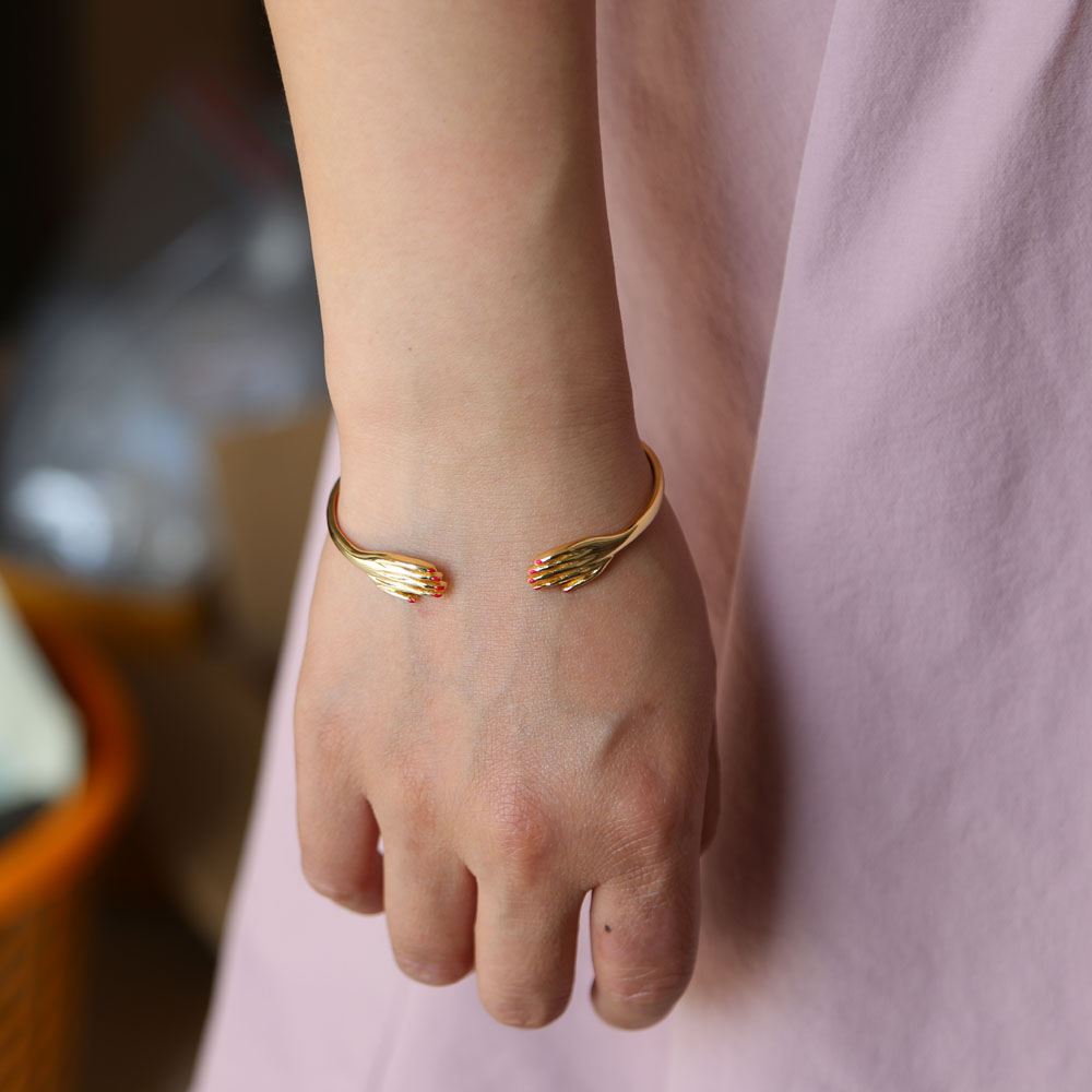 2024 unique design jewelry gold plated beautiful hand jewelry hand design open cuff Chic Modern fashion jewelry bracelet bangle