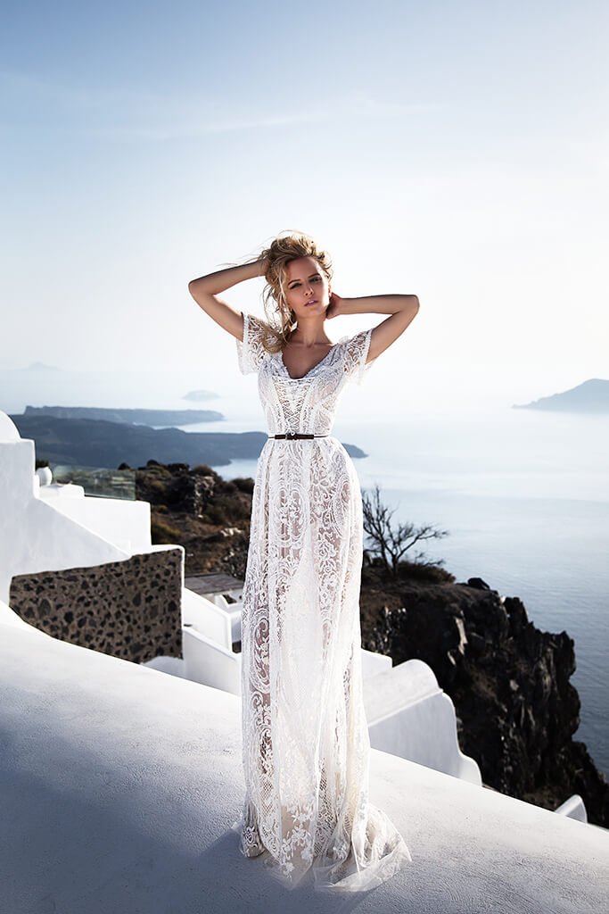 Cheap Sexy Beach Wedding Dresses V Neck Short Sleeve Lace Appliques Illusion Bohemian Wedding Gowns Holiday Country Bridal Dress Plus Size