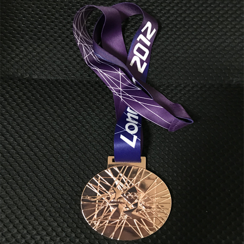 1 pcs Limited edition The 2012 London Games bronze Medal sport award 85 mml championship badge with Ribbon
1 pcs Limited edition The 2012 London Games bronze Medal sport award 85 mml championship badge with Ribbon
