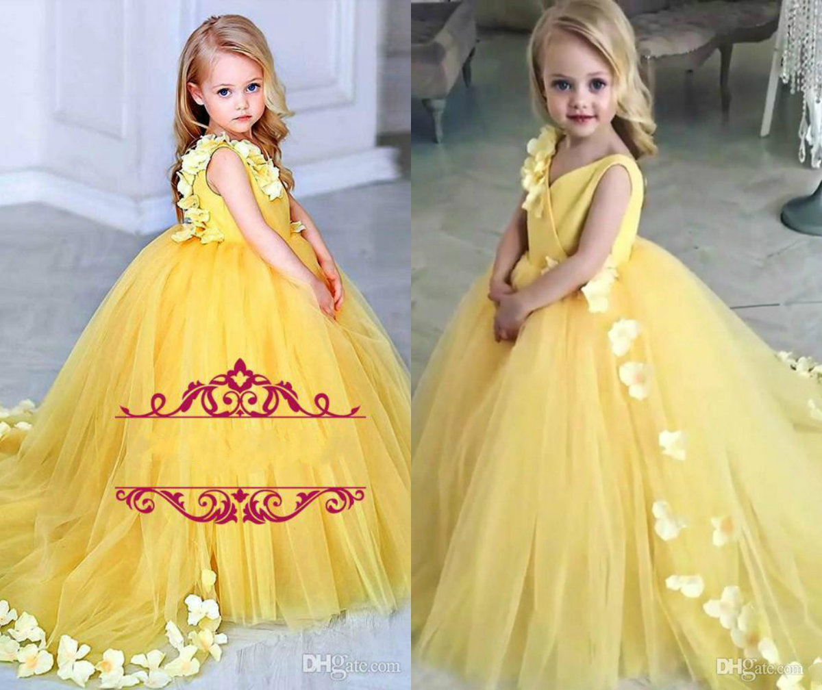 Yellow Flower Girls Dresses For Weddings V Neck Satin Tulle Petals Sweep Train Ball Gown Girls Pageant Dresses Wedding Birthday Party Gowns