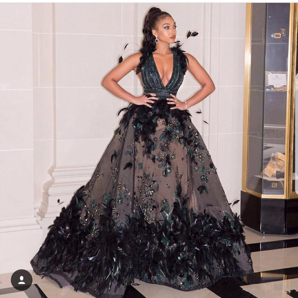 Amazing Black Feather Prom Dresses Sexy Deep V Neck Evening Gowns With Appliques Saudi Arabia Women Formal Wear Floor Length Party Dress
