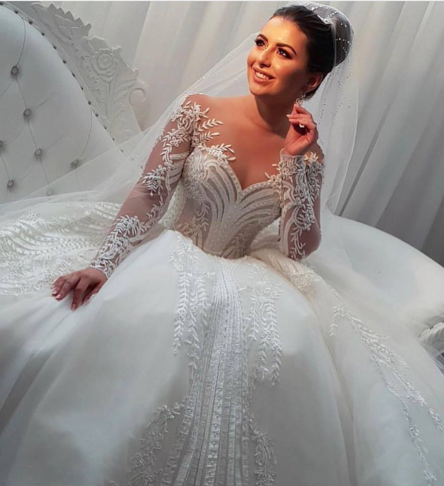 Long Sleeve Wedding Dresses Sheer Neck Appliques Tulle Beads Bridal Gowns Elegant Buttons Back Ball Gown Wedding Dress Plus Size