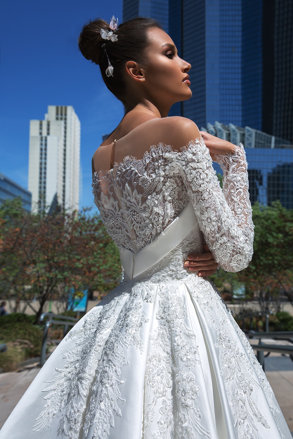 Classy Beaded Lace Wedding Dresses A e Sheer Off The Shoulder Long Sleeves Bridal Gowns Court Train Satin Appliqued vestido de novia