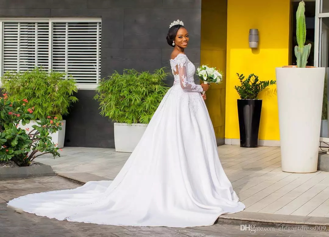 2019 Country Dresses A Line Satin V Neck Lace Appliques Beaded Long Sleeve Bridal Gowns African Plus Size Wedding Dress