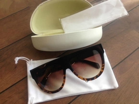 Free shipping new vintage sunglass 41026 audrey fashion sunglass women Popular designer big frame flap top oversized sunglasses leopard
Free shipping new vintage sunglass 41026 audrey fashion sunglass women Popular designer big frame flap top oversized sunglasses leopard