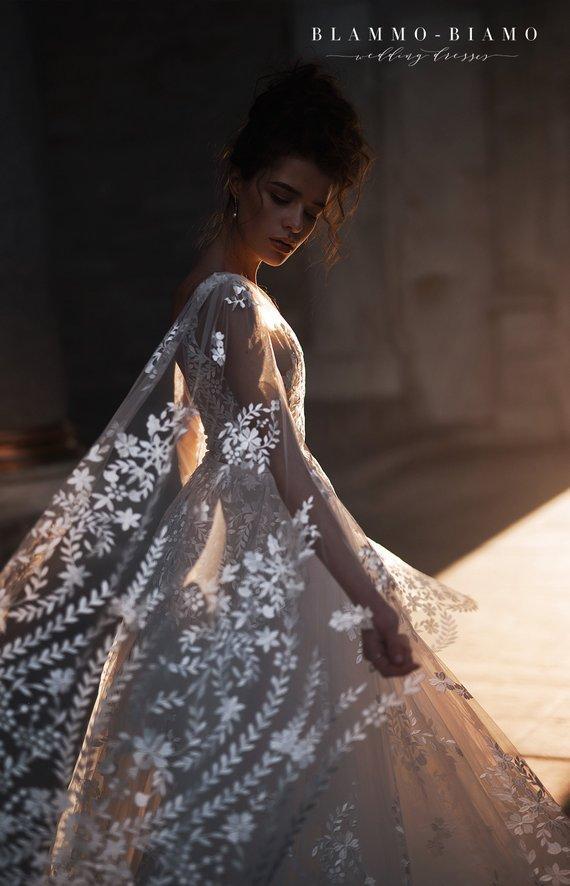 2019 Bohemian Wedding Dresses Deep V Neck Sexy Backless A Line Appliqued Lace Beach Wedding Dress With Wrap Plus Size Boho Bridal Gowns