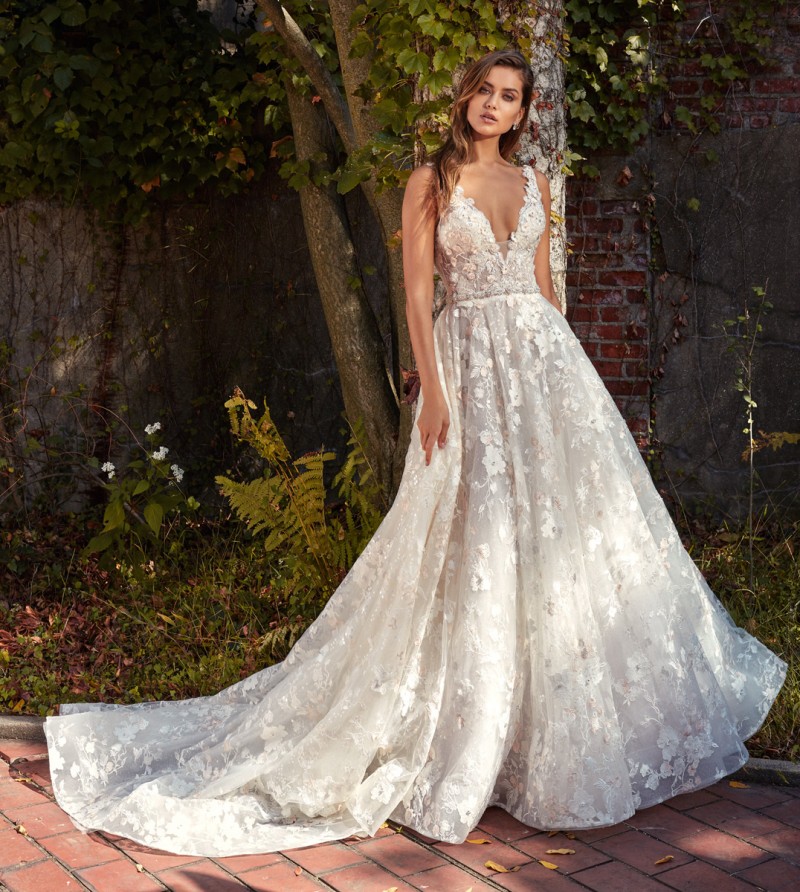 2019 Eve of Milady A Line Wedding Dresses Deep V Neck Lace Appliques Backless Bridal Gowns Beach Plus Size Wedding Dress