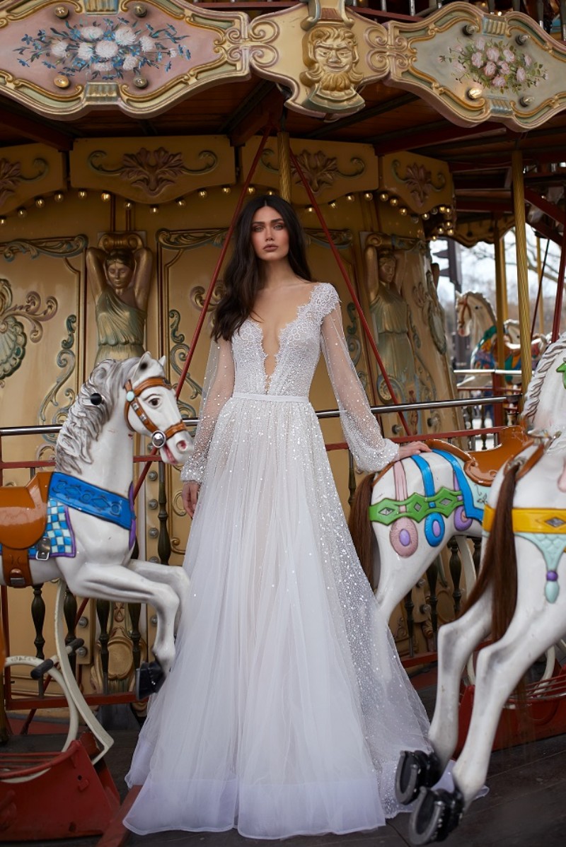 Julie Vino 2019 Long Sleeve Wedding Dresses Sexy Lace Beaded Deep V Neck Sequins A Line Boho Bridal Gowns