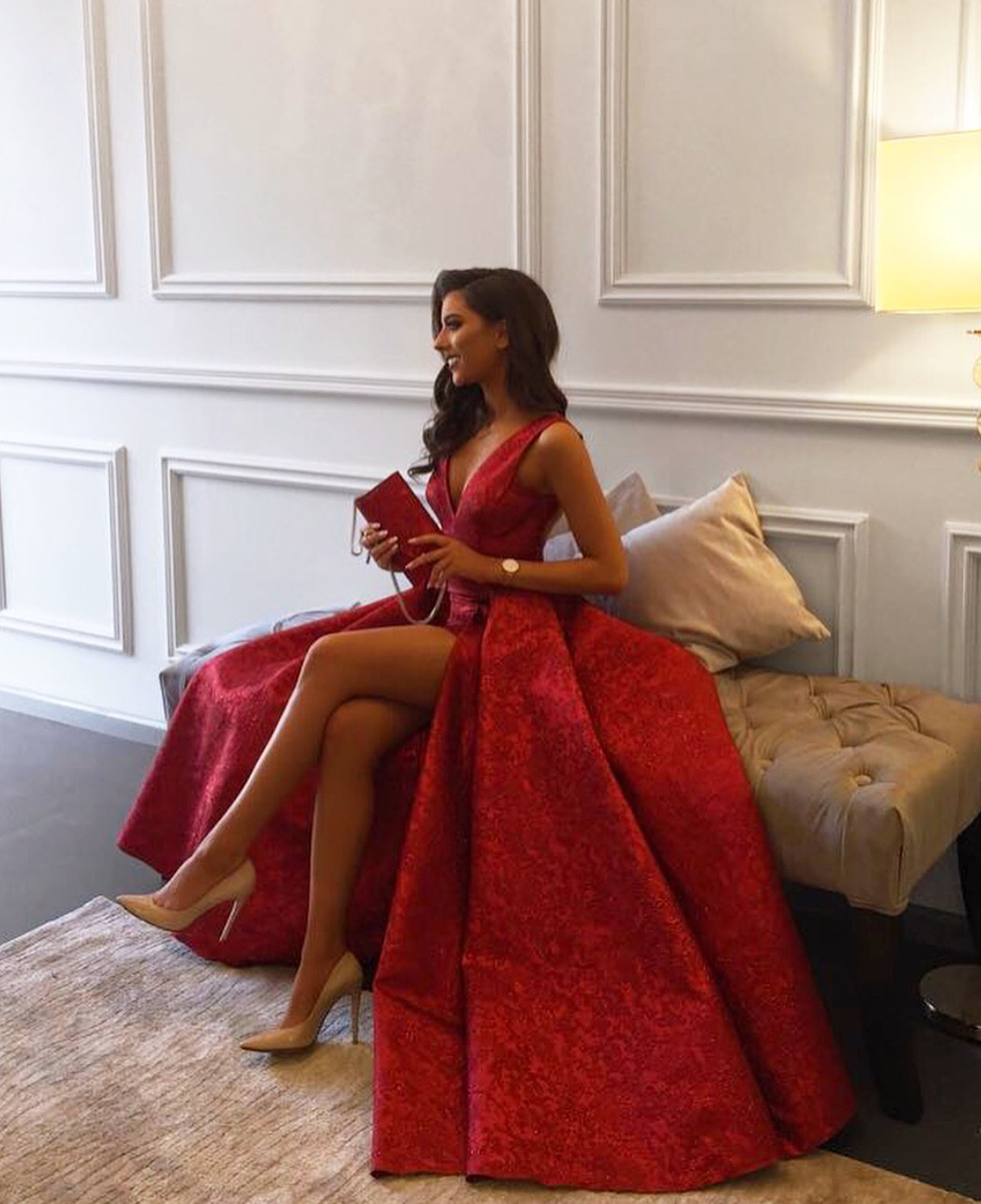Luxury Customized Evening Dresses Red V Neck Lace Applique Backless Shiny Sequins Prom Dress With Side Split