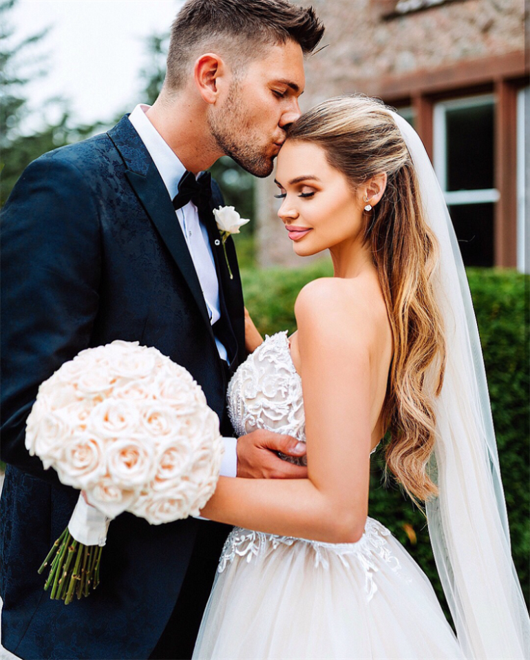 Luxury Dubai Wedding Dress Sweetheart Full Lace Appliques Backless Tulle Sweep Train Bridal Gowns With Detachable Train Custom Made