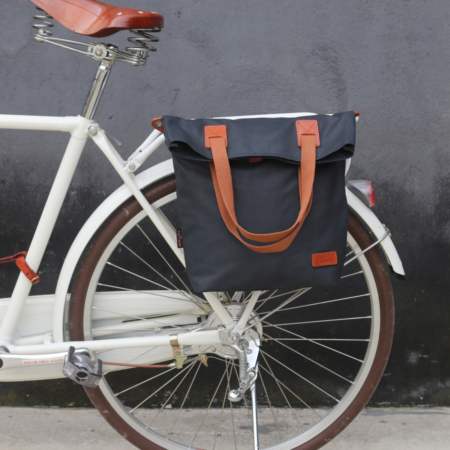 Tourbon Vintage Bicycle Bag Waxed Canvas Waterproof Retro Bike Pannier Bags Cycling Rear Pack Seat Carrier Bags Deep Blue
Tourbon Vintage Bicycle Bag Waxed Canvas Waterproof Retro Bike Pannier Bags Cycling Rear Pack Seat Carrier Bags Deep Blue