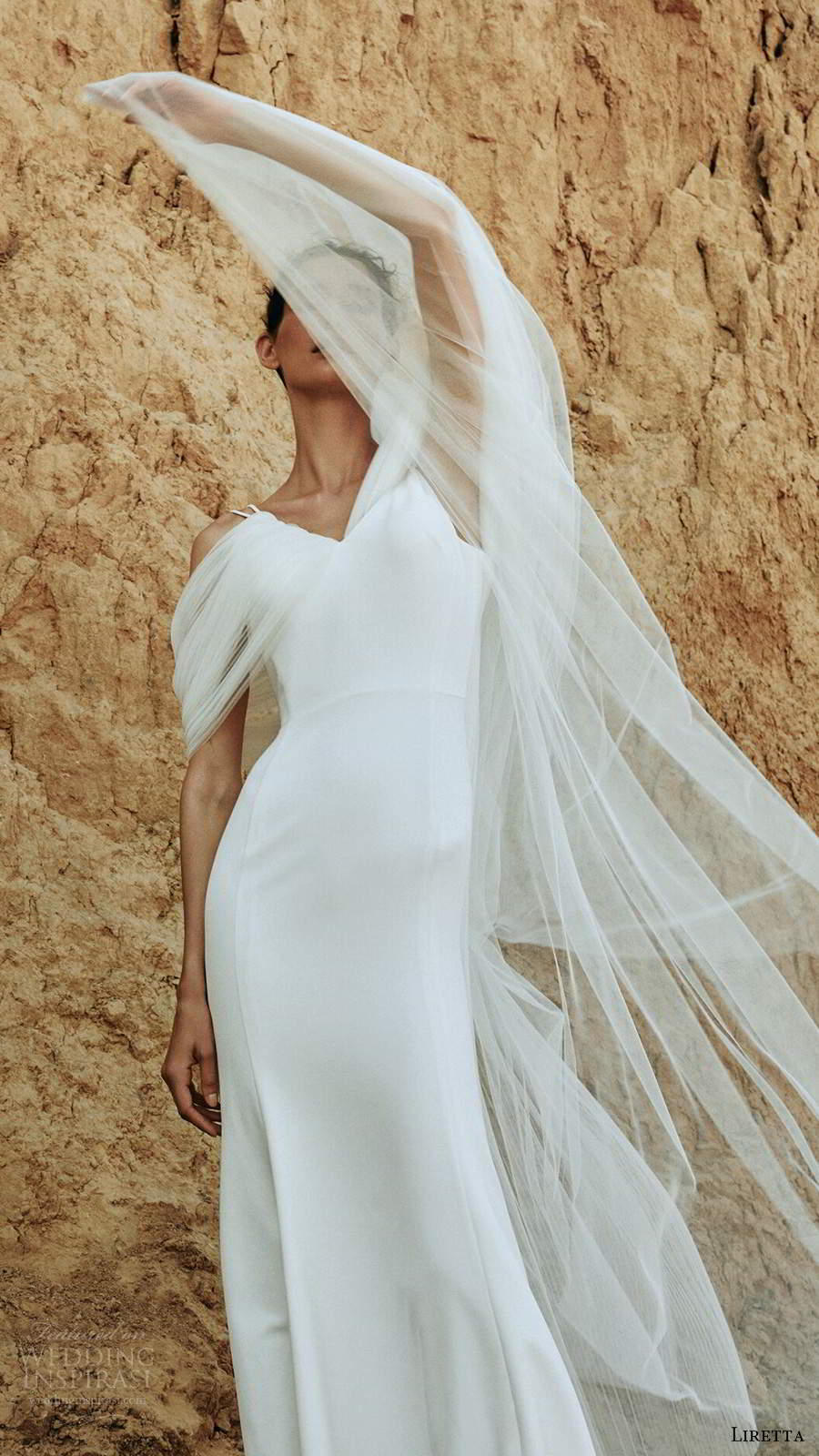 New Beach Tulle Wedding Dresses Sexy Off Shoulder Ruffles Short Sleeve Bridal Gowns Backless Summer Sweep Train Wedding Dress