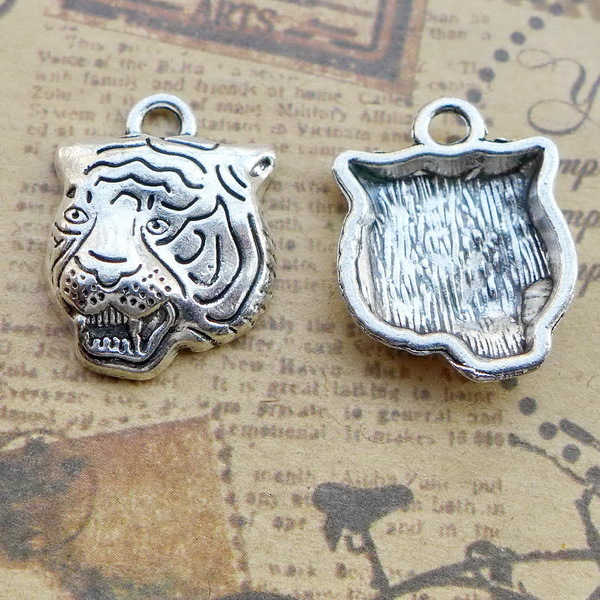 A4484 22.3*17mm Tiger Head Ancient Silver Combine Gold Product Parts 100 Individual / Package 2.3 G
A4484 22.3*17mm Tiger Head Ancient Silver Combine Gold Product Parts 100 Individual / Package 2.3 G