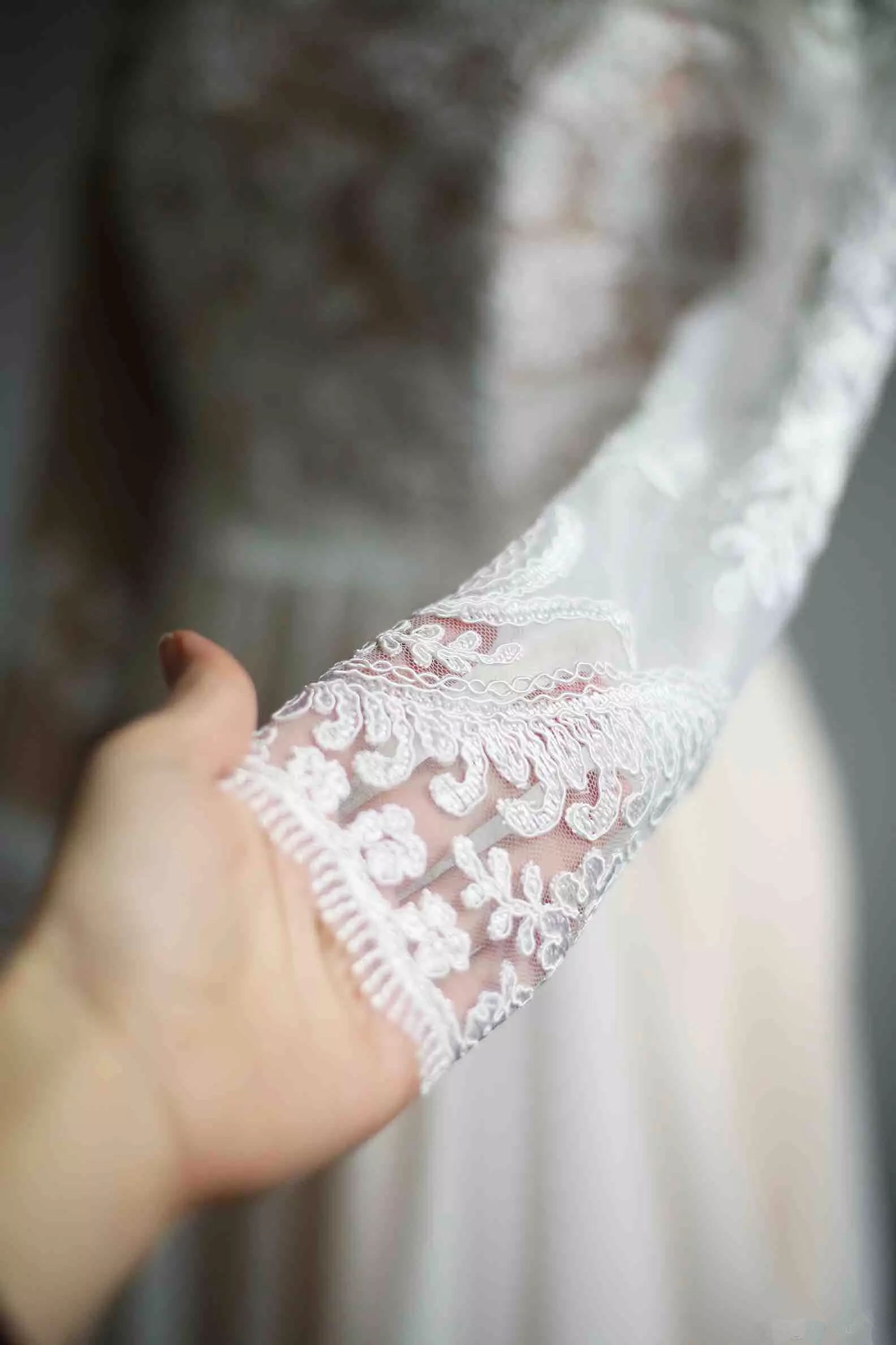 Vintage Bohemian Beach Wedding Dresses Lace Appliqued Long Sleeves Bridal Gowns Chiffon Sweep Train Boho Wedding Dress