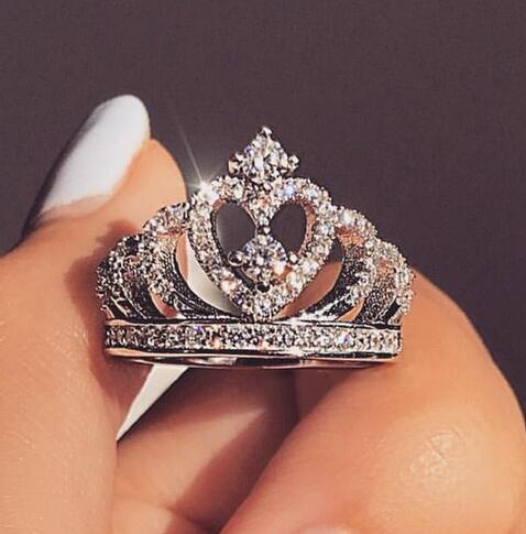 Fashion Silver Rings Crystal Heart Rings Women's Crown Zircon Ring Jewelry Women's Engagement Party Wholesale
Fashion Silver Rings Crystal Heart Rings Women's Crown Zircon Ring Jewelry Women's Engagement Party Wholesale