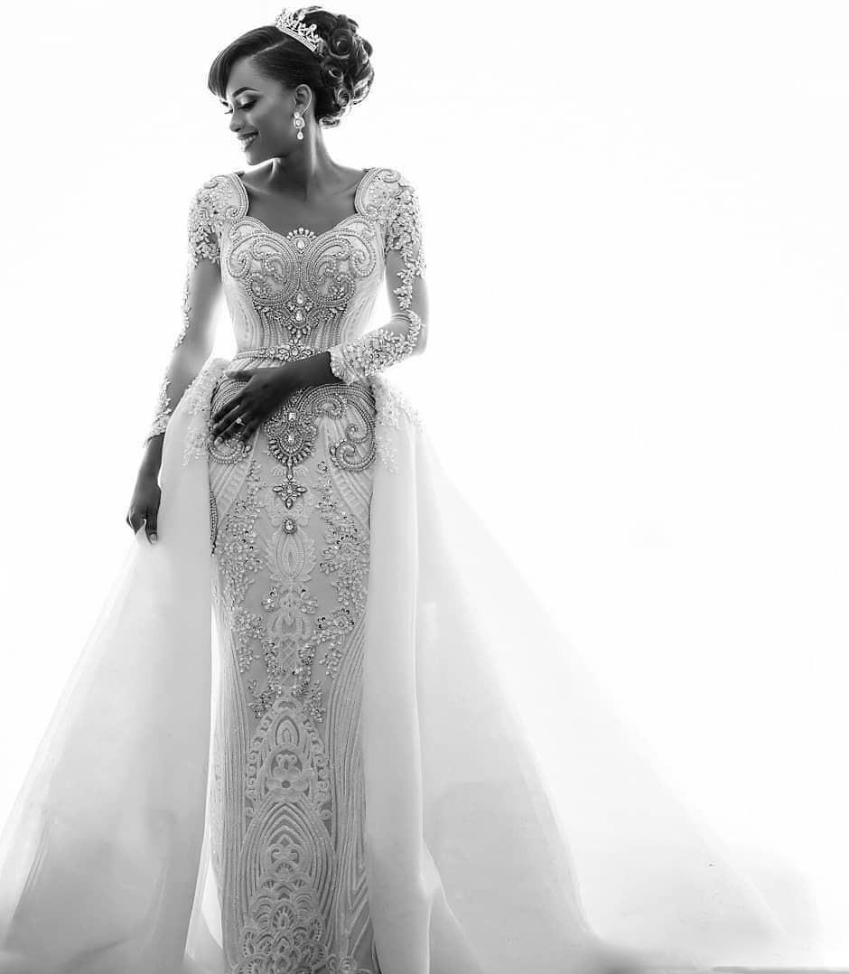 Dresses Amazing Crystals Beaded Lace Appliques Sheer Long Sleeves Brdial Dress Overskirts Style Dubai Wedding Gowns Custom Made