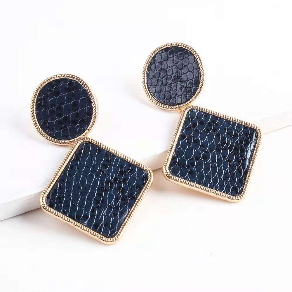 Wholesale- Sequin plaited charm earrings Color sequins earring Round square women jewelry seven colors black brown blue&purple white&black
Wholesale- Sequin plaited charm earrings Color sequins earring Round square women jewelry seven colors black brown blue&purple white&black