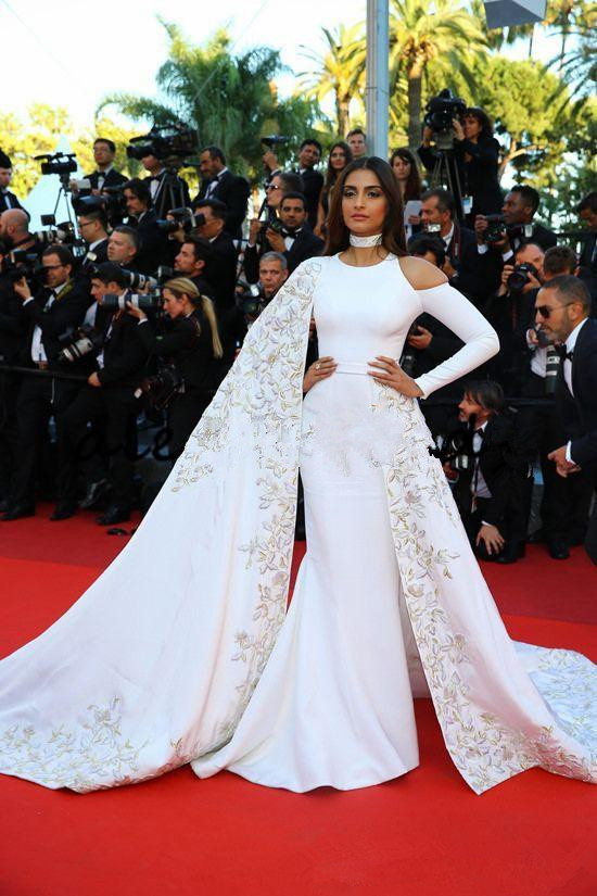 2020 Red Carpet Celebrity Prom Dresses with Long Wrap Zipper Back Long Sleeve Evening Gowns Occasion Party Dress