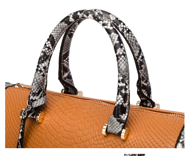 Small bag 2019 new Korean fashion bag serpentine chain wandering wild Shoulder Messenger bucket bag, Black
Small bag 2019 new Korean fashion bag serpentine chain wandering wild Shoulder Messenger bucket bag, Black