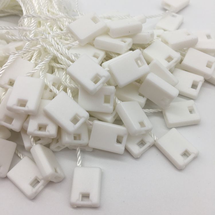 wholesale White hangtag string 250pcs notions common use clothes tags for clothing and jeans