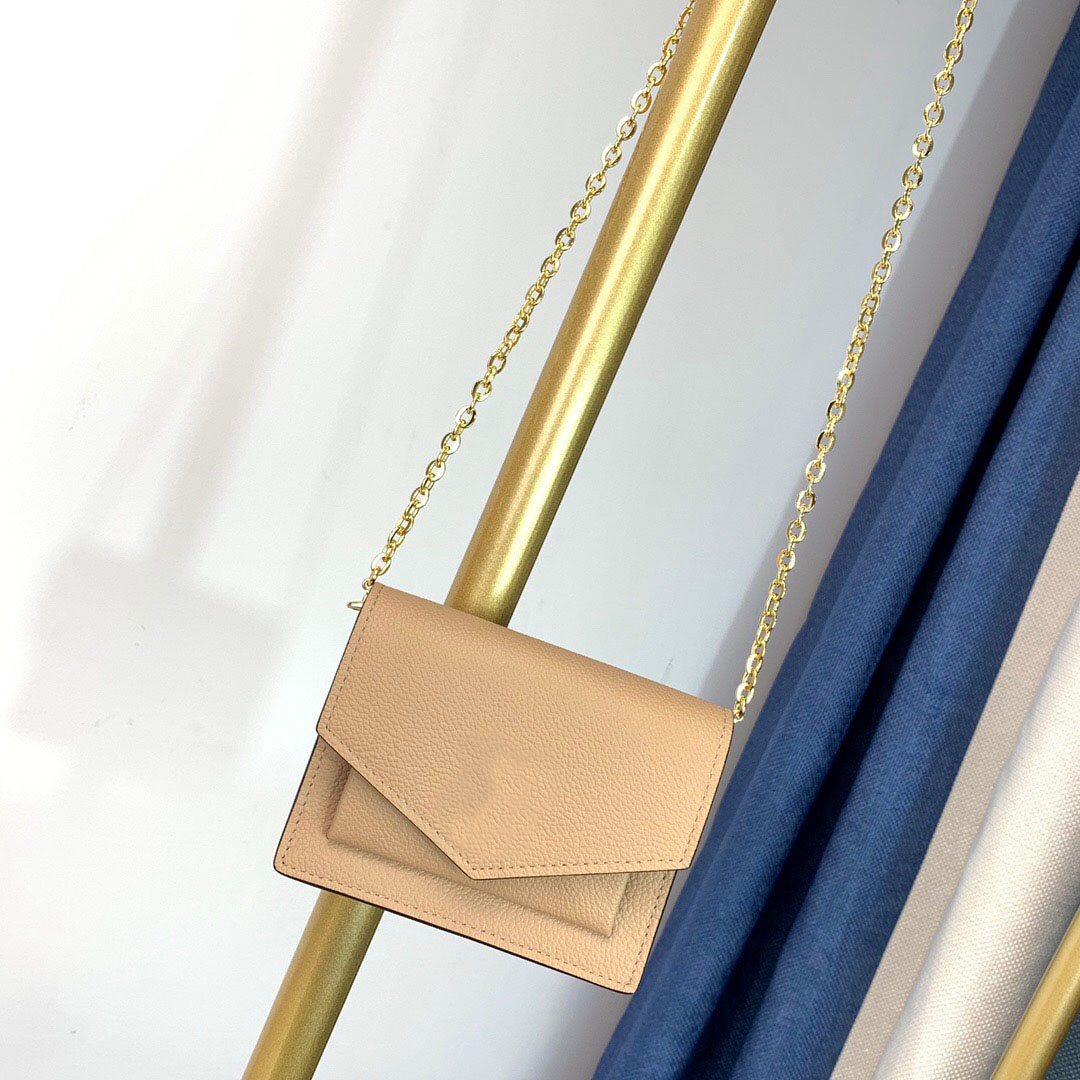 High end customized European and American classic leisure fashion One Shoulder Messenger portable mini leather bag c340 double zipper bag, Subject to pictures
High end customized European and American classic leisure fashion One Shoulder Messenger portable mini leather bag c340 double zipper bag, Subject to pictures