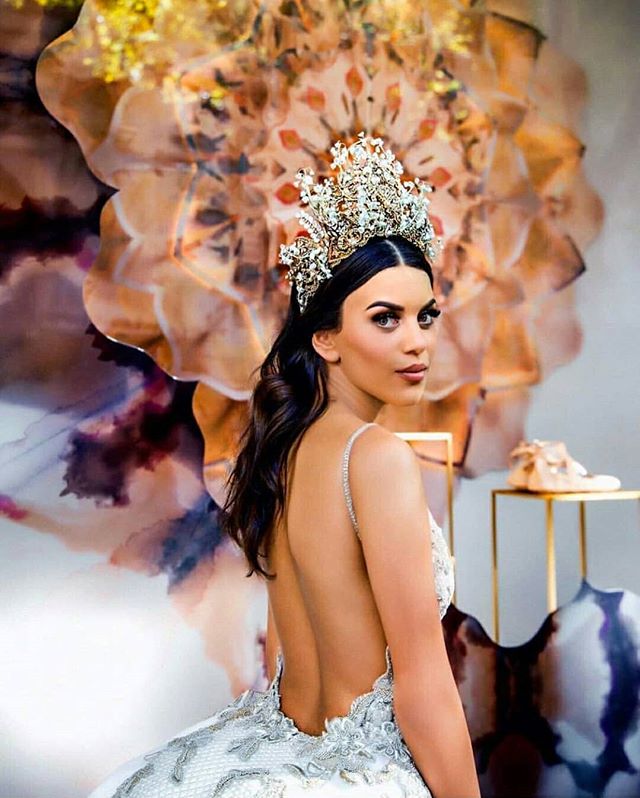 plus size vintage wedding dresses with detachable sleeveless deep v neck lace appliqued court train sexy robes de marie