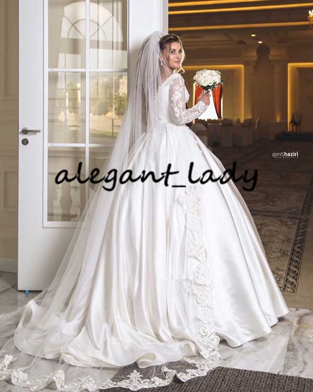 Plus Size Long Sleeve Princess Wedding Dresses 2020 Luxury Lace applique beaded pearls castle church puffy skirt wedding gown with overskirt