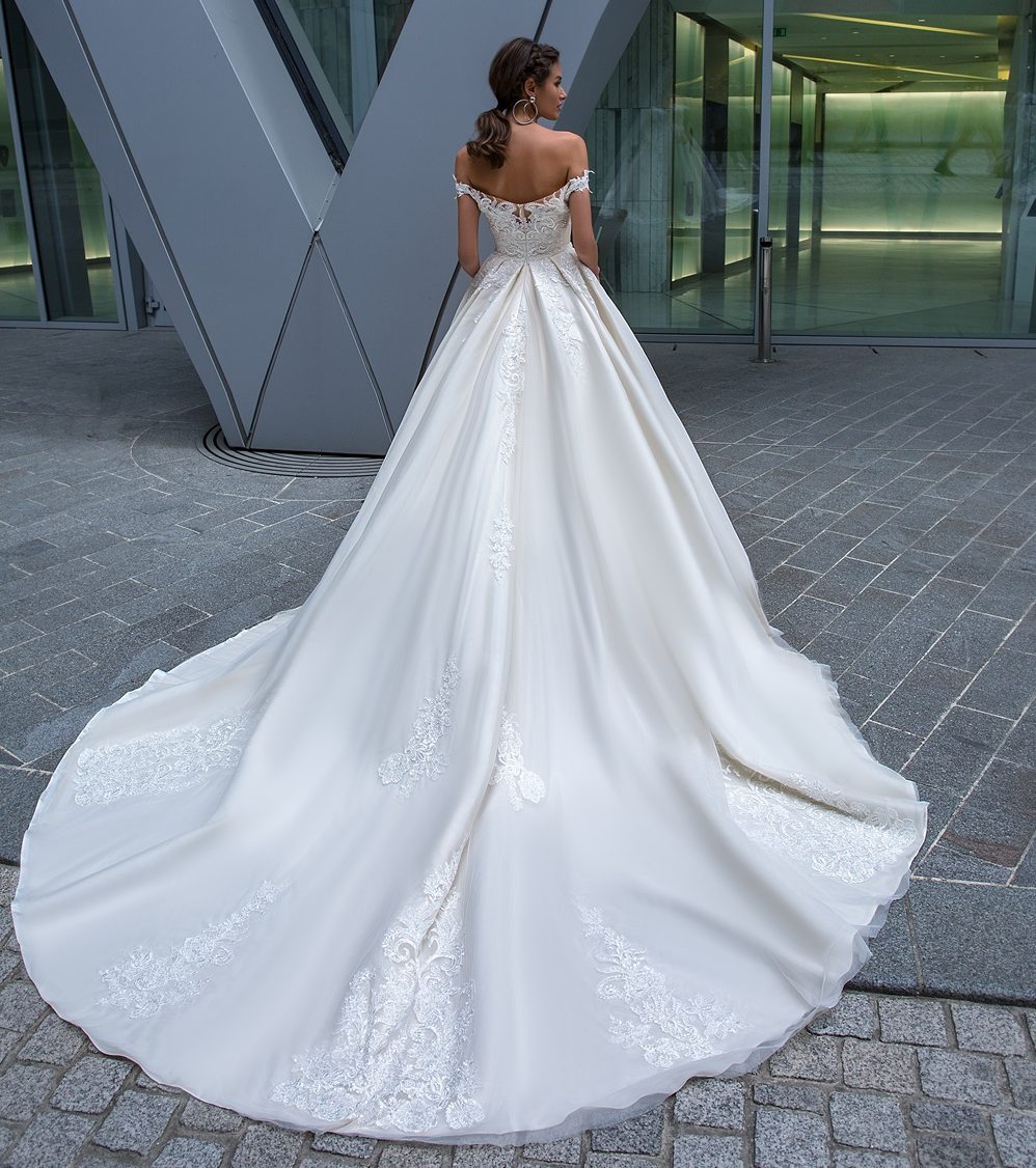 Stunning Lace Beaded Wedding Dresses Appliqued A Line Off The Shoulder Bridal Gowns Chapel Train Tulle Vestido De Novia 415