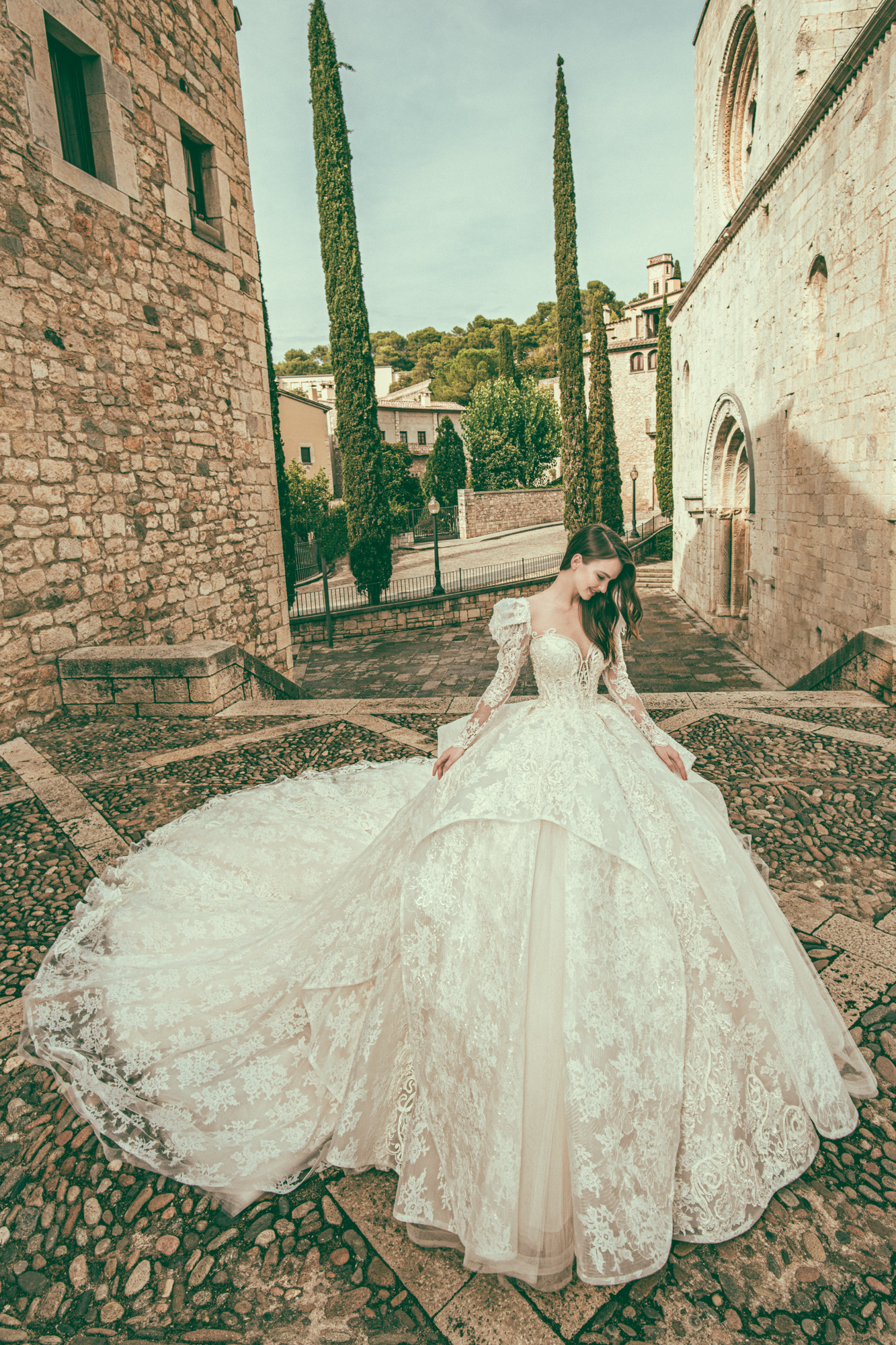 Modest Bohemian Corona Borealis Ball Gown Wedding Dresses Long Sleeve Tulle Lace Applique Pearls Wedding Gowns Sweep Train robe de mariée