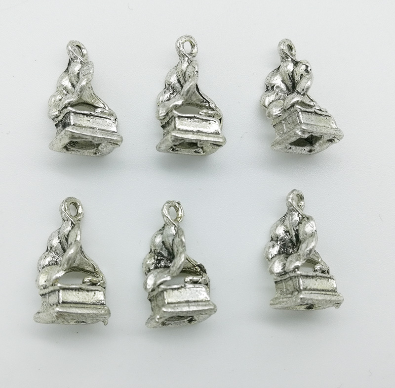 50pcs/Lot Old Phonograph Horn Charms Pendants Retro Jewelry Accessories DIY Antique silver Pendant For Bracelet Earrings Keychain 17*10mm
50pcs/Lot Old Phonograph Horn Charms Pendants Retro Jewelry Accessories DIY Antique silver Pendant For Bracelet Earrings Keychain 17*10mm