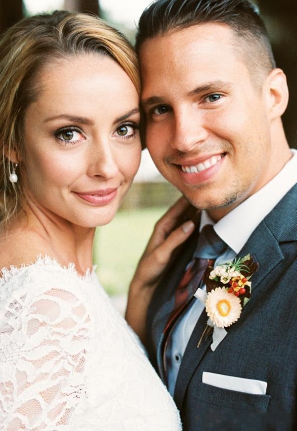 Spring 2020 Short Wedding Dresses Jewel Neck 3 / 4 Length Sleeves Fitted Full Lace Petite Bride Beach Country Wedding Reception Dresses