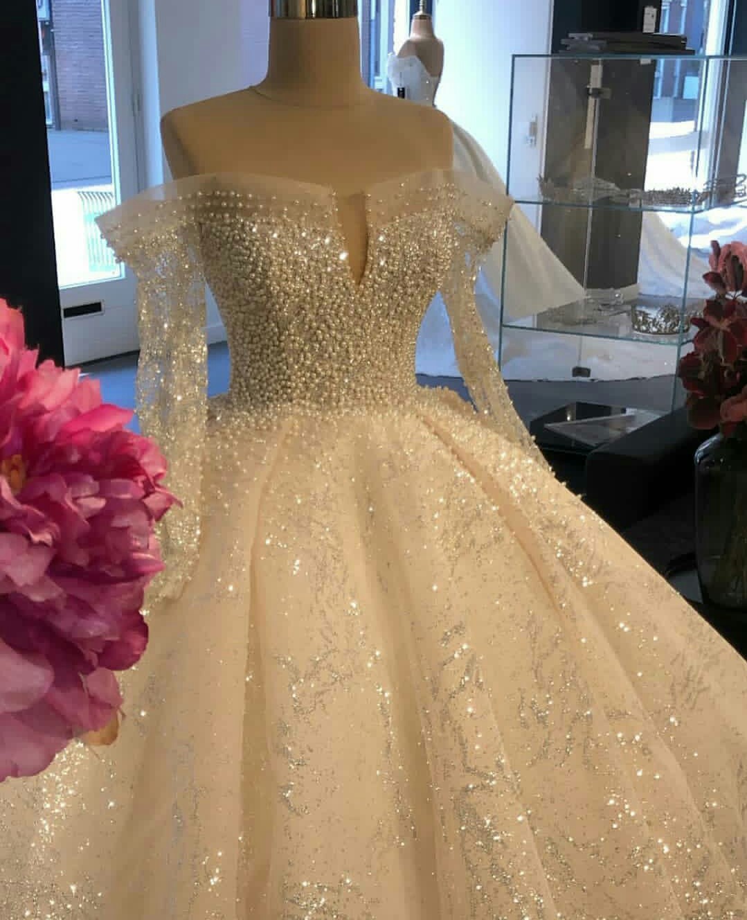 luxury sparkly wedding dresses off shoulder long sleeve princess ball gown bridal gowns bling bling puffy robes de marie