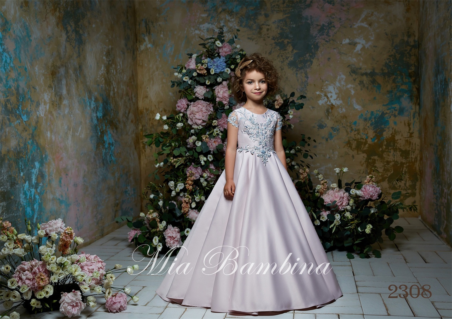 Flower Girl Dresses Jewel Neck Appliqued Beaded Short Sleeves Girl Pageant Gown Ruffle Sweep Train Custom Made Satin Birthday Gowns