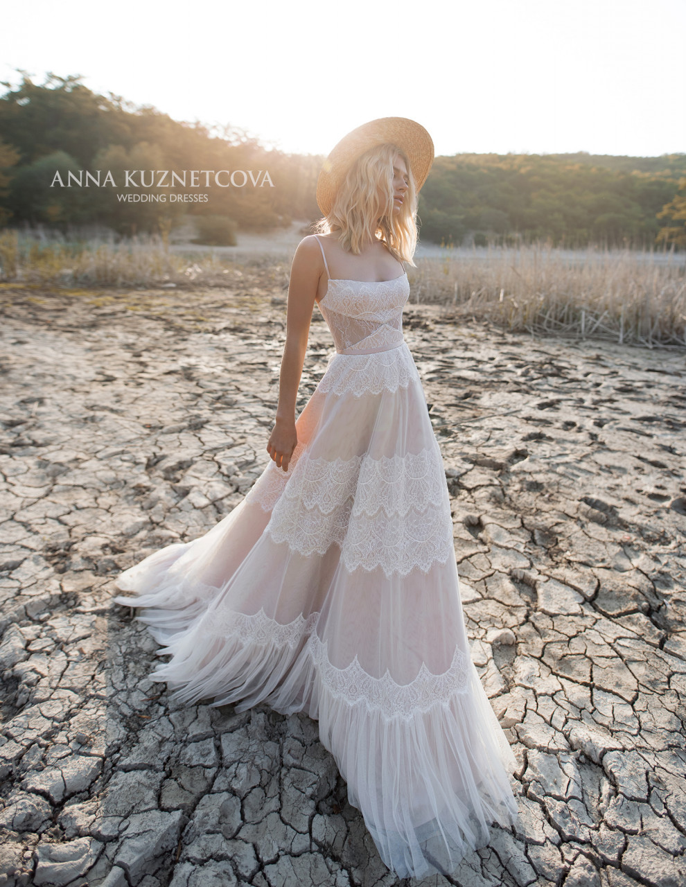 2019 Beach Wedding Dresses Spaghetti Lace Appliqued A Line Light Pink Bridal Gowns Plus Size Bohemian Wedding Dress Vestido De Novia