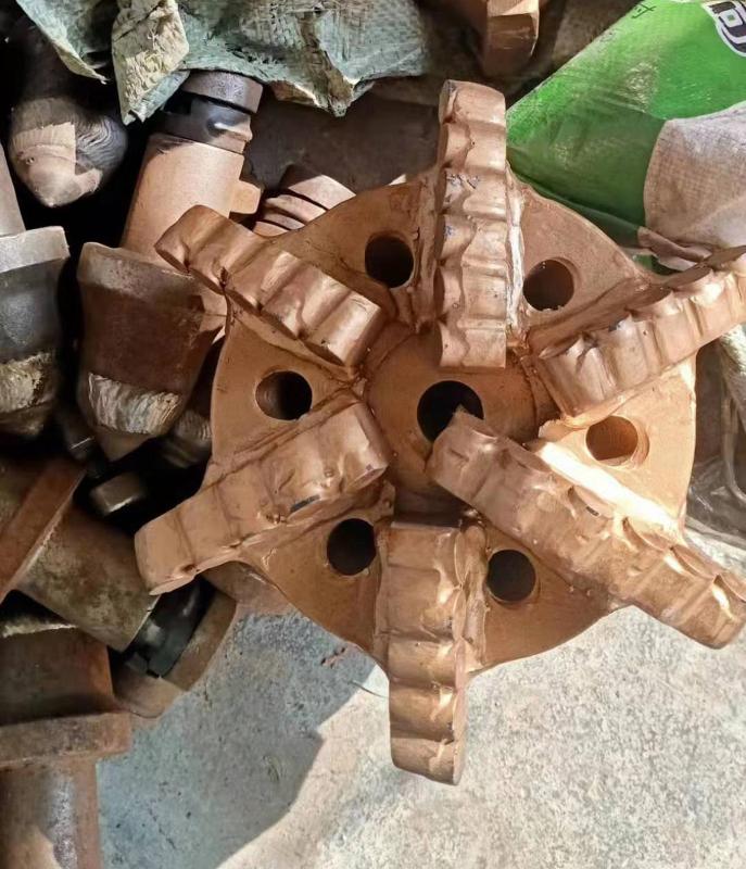 High-quality 5/6-wing composite drill bit exploration Well Drilling PDC Drill Bit,Mining Drilling Bit,215mm Super Diamond cutter
High-quality 5/6-wing composite drill bit exploration Well Drilling PDC Drill Bit,Mining Drilling Bit,215mm Super Diamond cutter