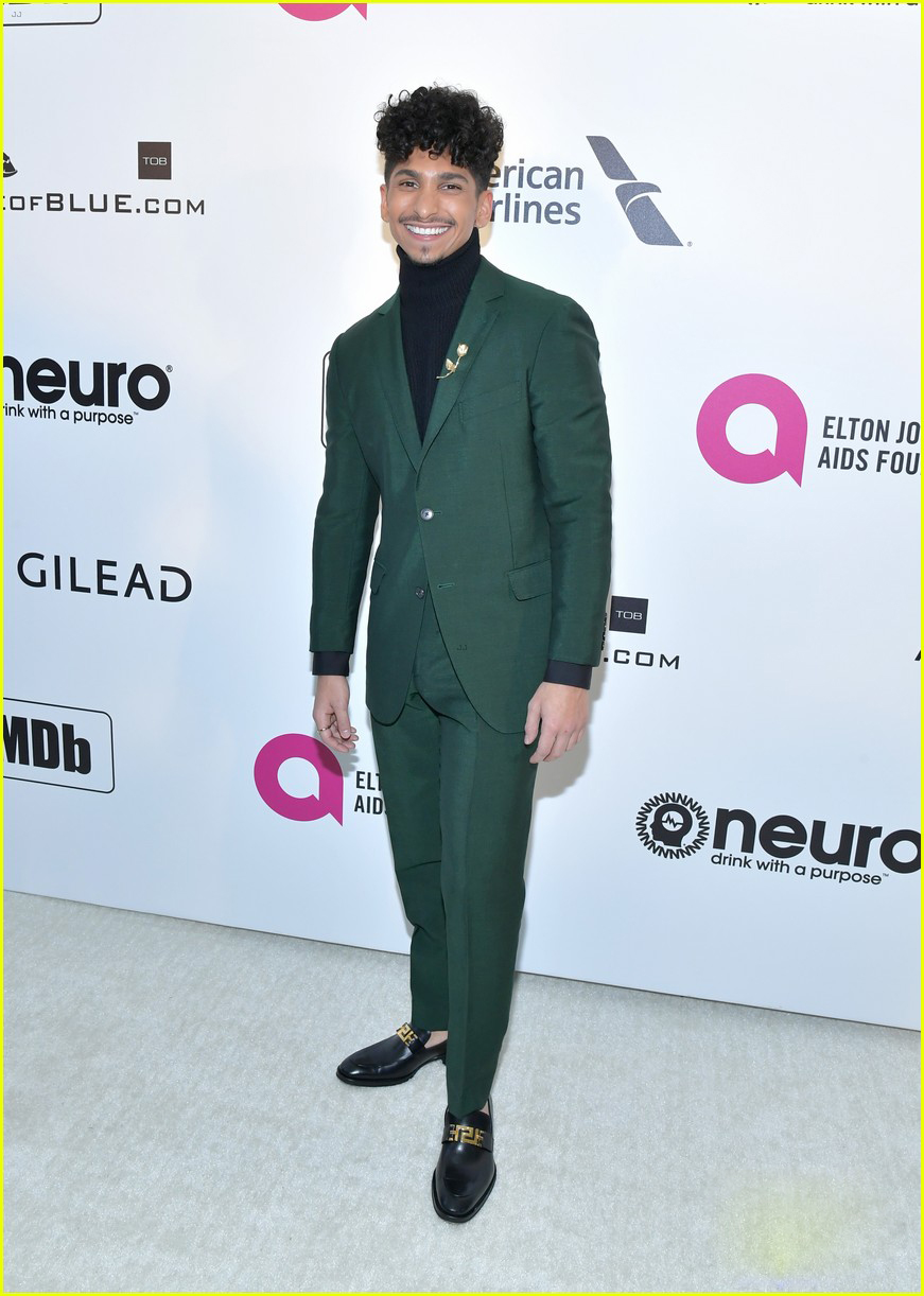 2019 Green Groom Wear Tuxedos Men Wedding Tuxedos Two Pieces (Jacket+Pants) Formal Prom Suits Custom Made