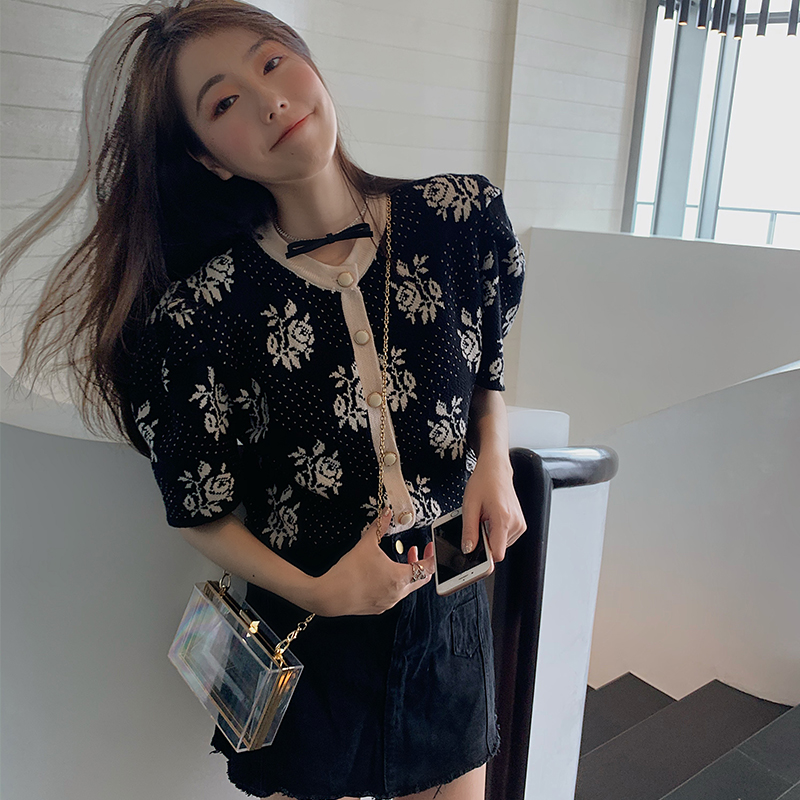 Women' tops 2020 new slim slimming cardigan women' loose lazy short retro knit shirt, Black
Women' tops 2020 new slim slimming cardigan women' loose lazy short retro knit shirt, Black