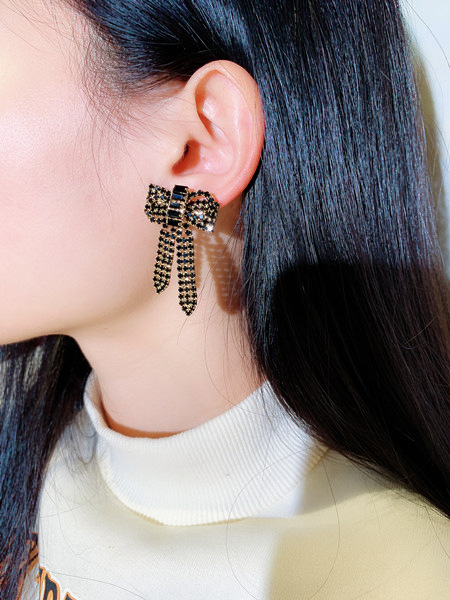 Whole style ins fashion luxury designer super glittering diamonds zircon cute lovely bow stud earrings for woman girls4787001