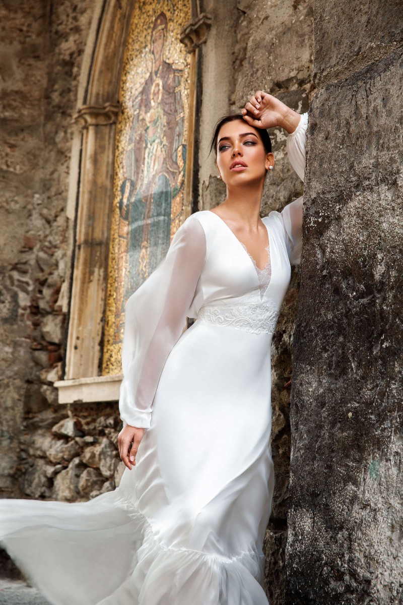 bohemian beach wedding dresses long sleeve v neck a line lace applique boho bridal gowns sweep train new arrival wedding dress