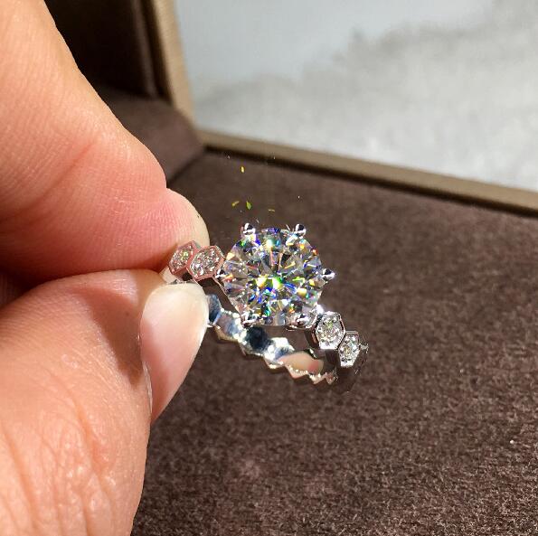Classical Six Claw Fashion Jewelry 925 Sterling Silver Round Cut White Sapphire CZ Diamond Gemstones Party Promise Women Wedding Bridal Ring