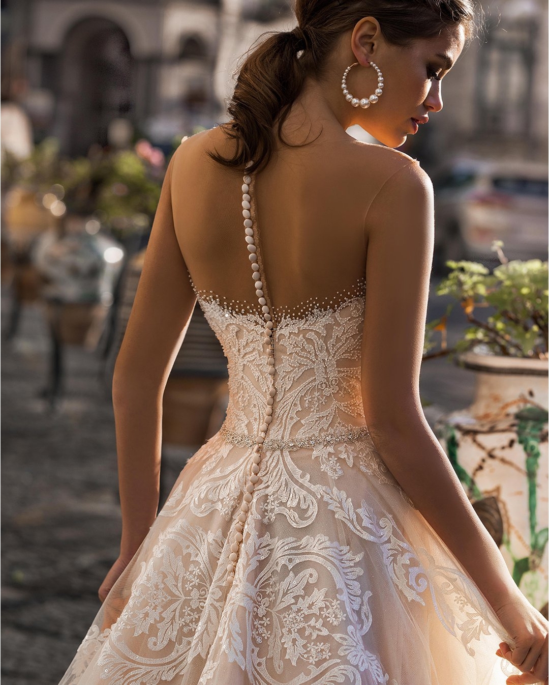Beaded Fashion Lace Wedding Dresses Sheer Bateau Neck Covered Buttons Bridal Gowns A Line Sweep Train Tulle Robe De Marie